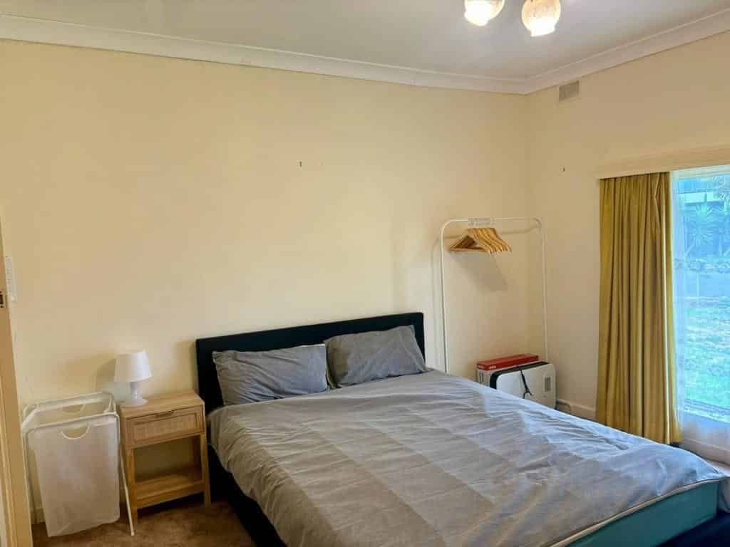 Room in a 4 Bedroom Apartment, 52 Cresdee Road, Campbelltown, City of Campbelltown