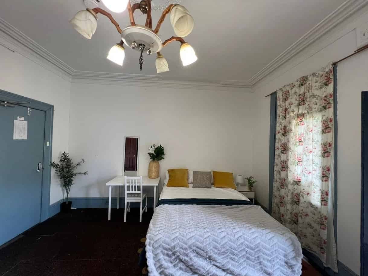 Room in a 8 Bedroom Apartment, 261 Cleveland Street, Redfern