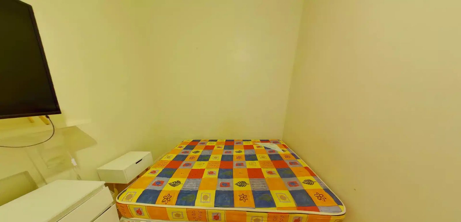 Room in a 4 Bedroom Apartment, 36 William Henry Street, Ultimo