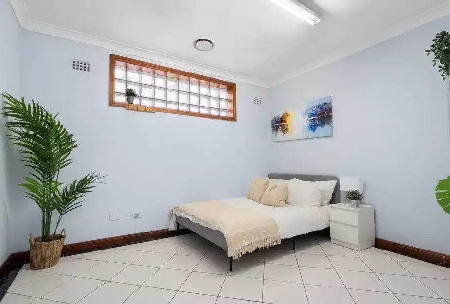 Room in a 5 Bedroom Apartment, 2/191 Enmore Road, Enmore