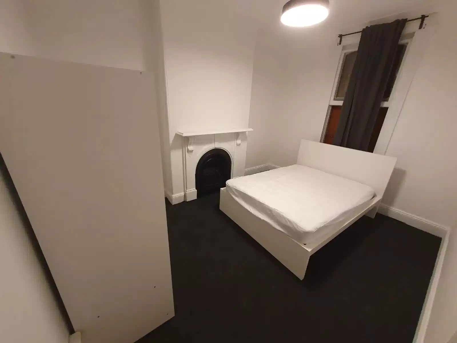 Room in a 6 Bedroom Apartment, 323 Cleveland Street, Surry Hills