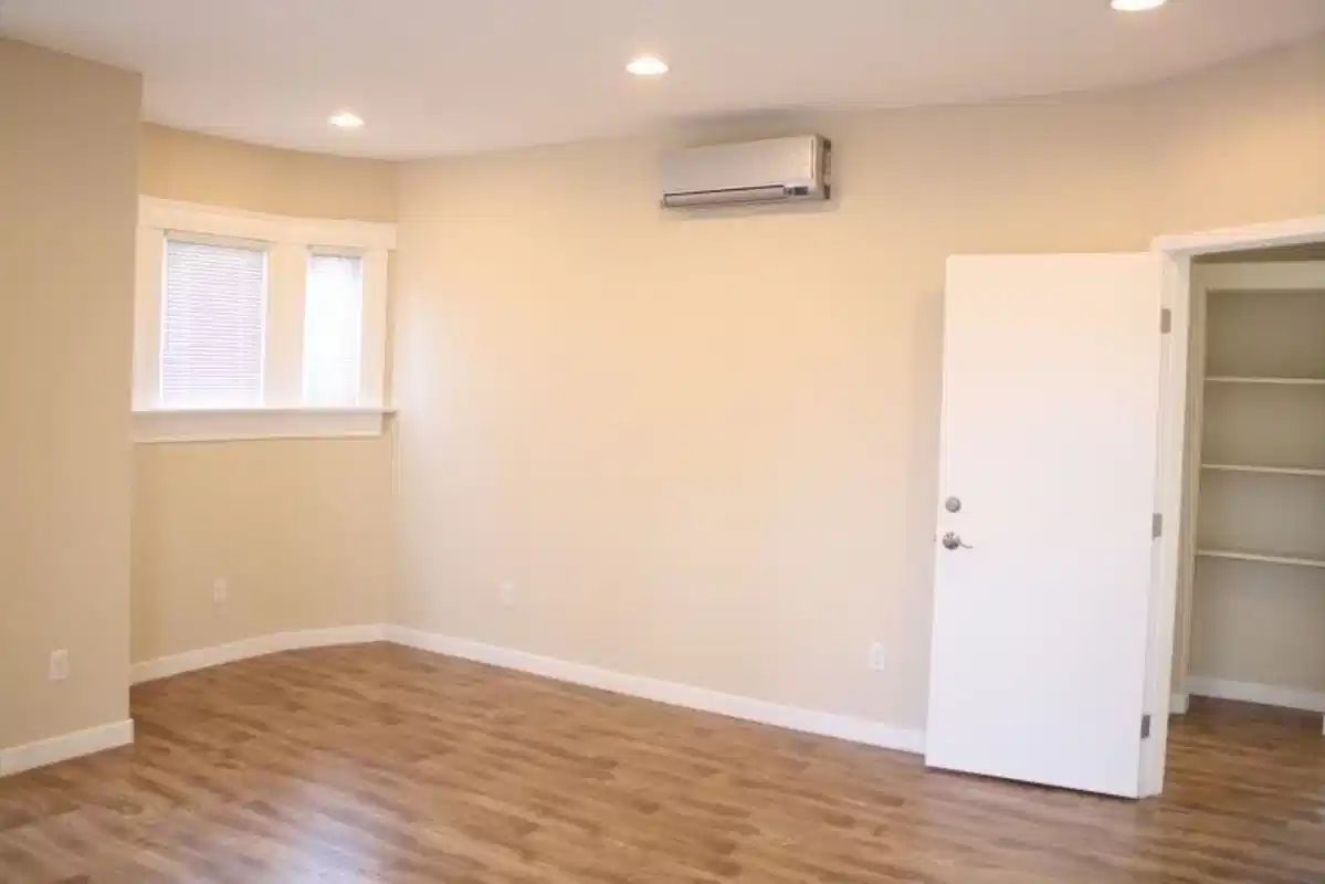 2833 Menlo Ave