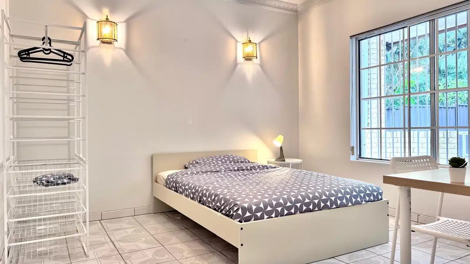 Room in a 5 Bed Apartment, Hocking Avenue Earlwood
