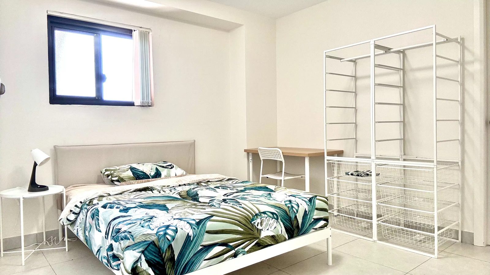 Room in a 7 Bedroom Apartment, Young St., Croydon
