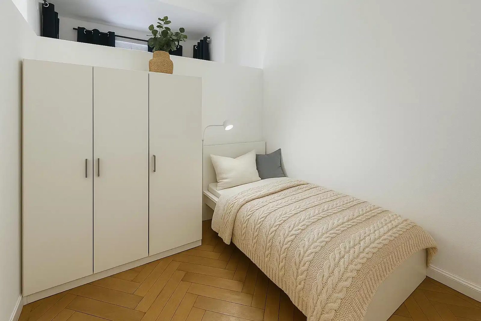 RM Königin-Elisabeth-Straße 1