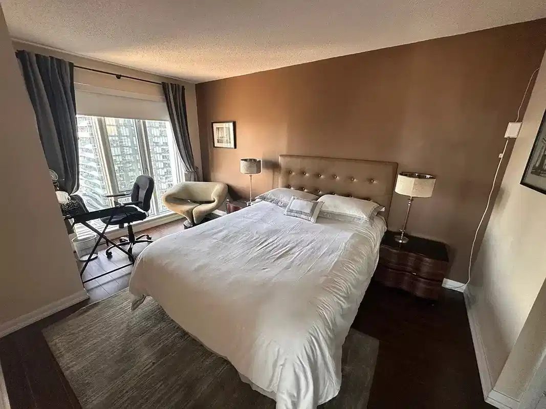 H4U 210 Victoria St