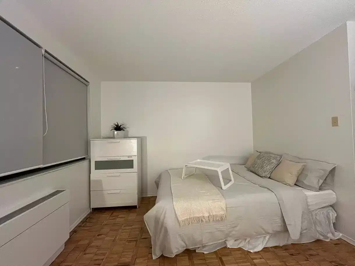 H4U 88 Bloor St