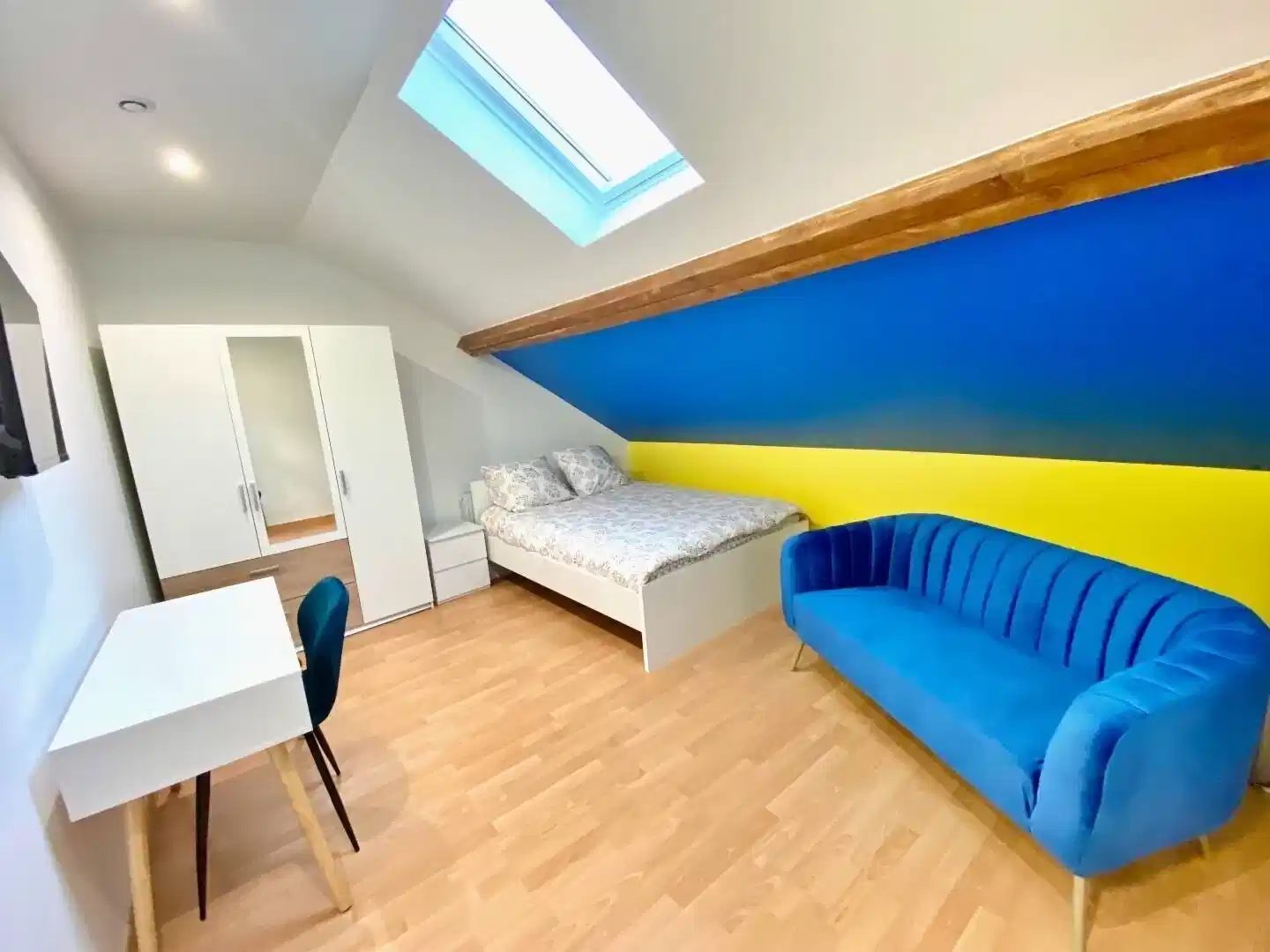 Room in a 14 Bedroom Apartment, Valenciennes Street, Gagny
