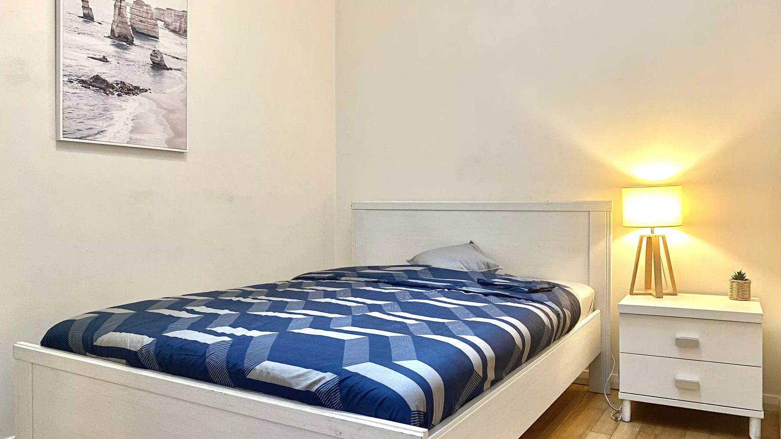 Room in a 6 Bedroom Apartment, Mary St, St Peters