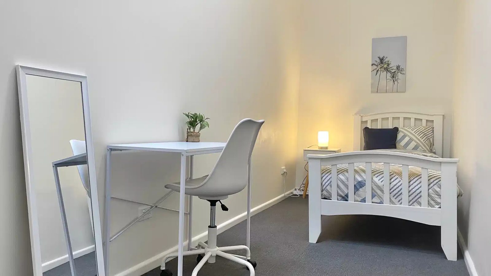 Room in a 5 Bedroom Apartment, Anzac Parade, Kingsford