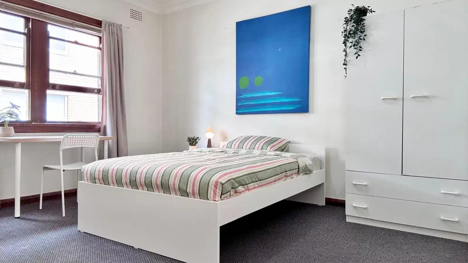 Room in a 4 Bedroom Apartment, The Grand Parade, Sutherland