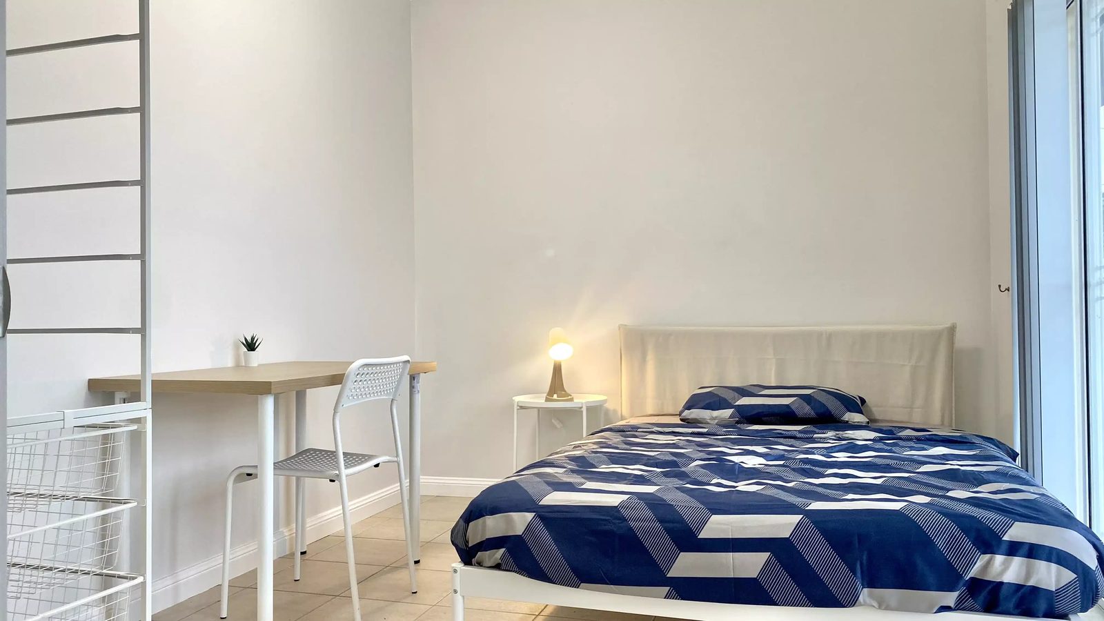 Room in a 8 Bedroom Apartment, Botany St., Carlton