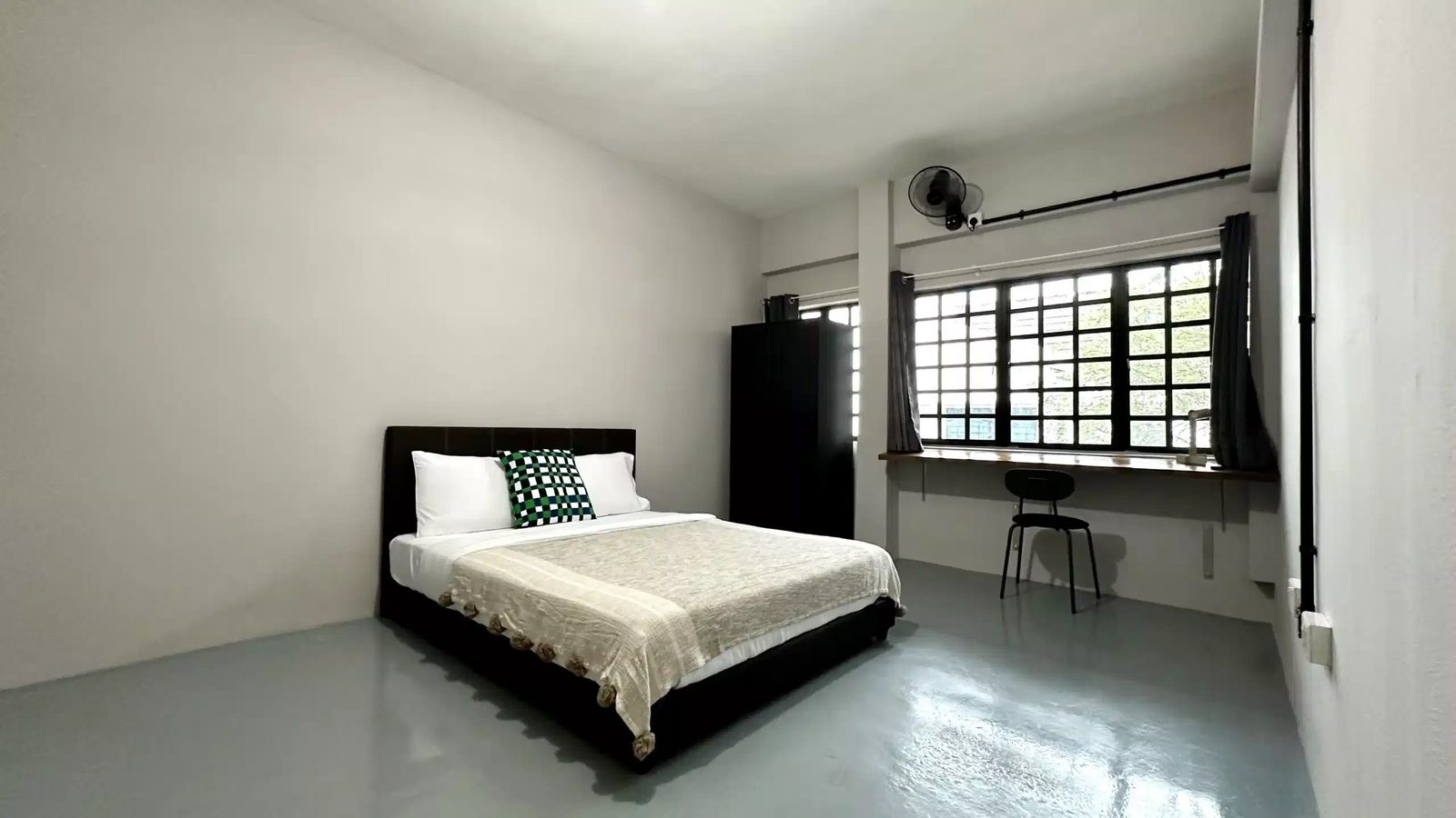 Room in a 8 Bedroom Apartment, 148B Pasir Panjang Rd