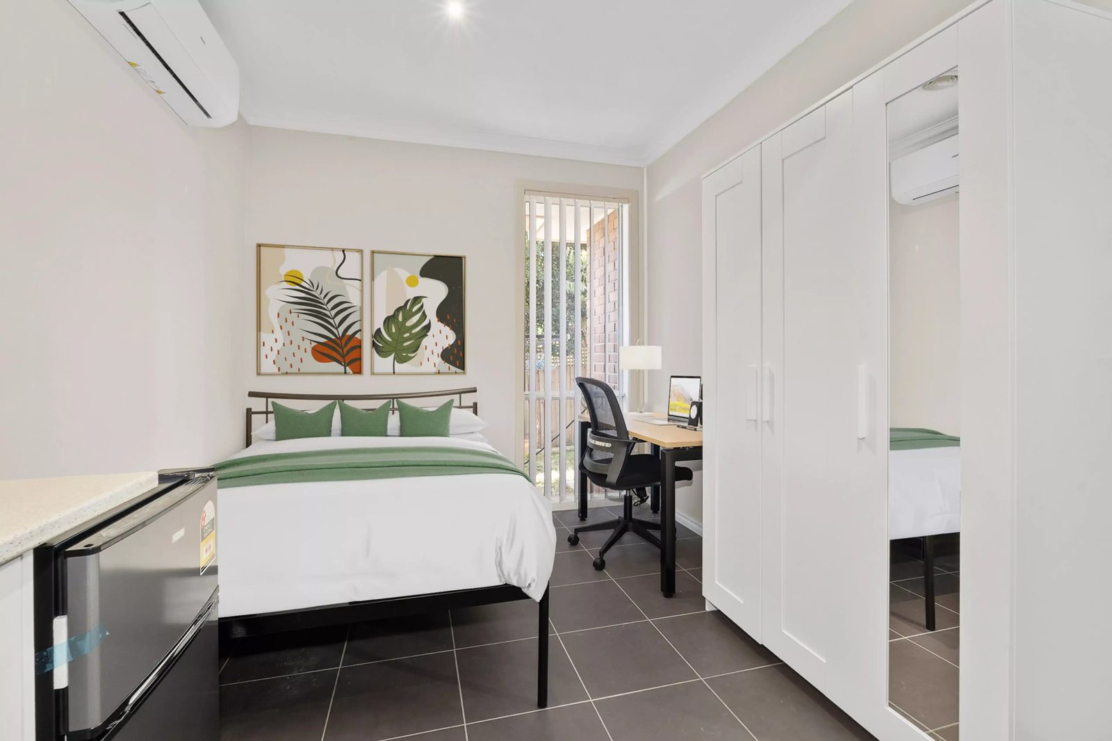 Rooming Houses,Unit 2 / 10 Binalong Avenue, Chadstone