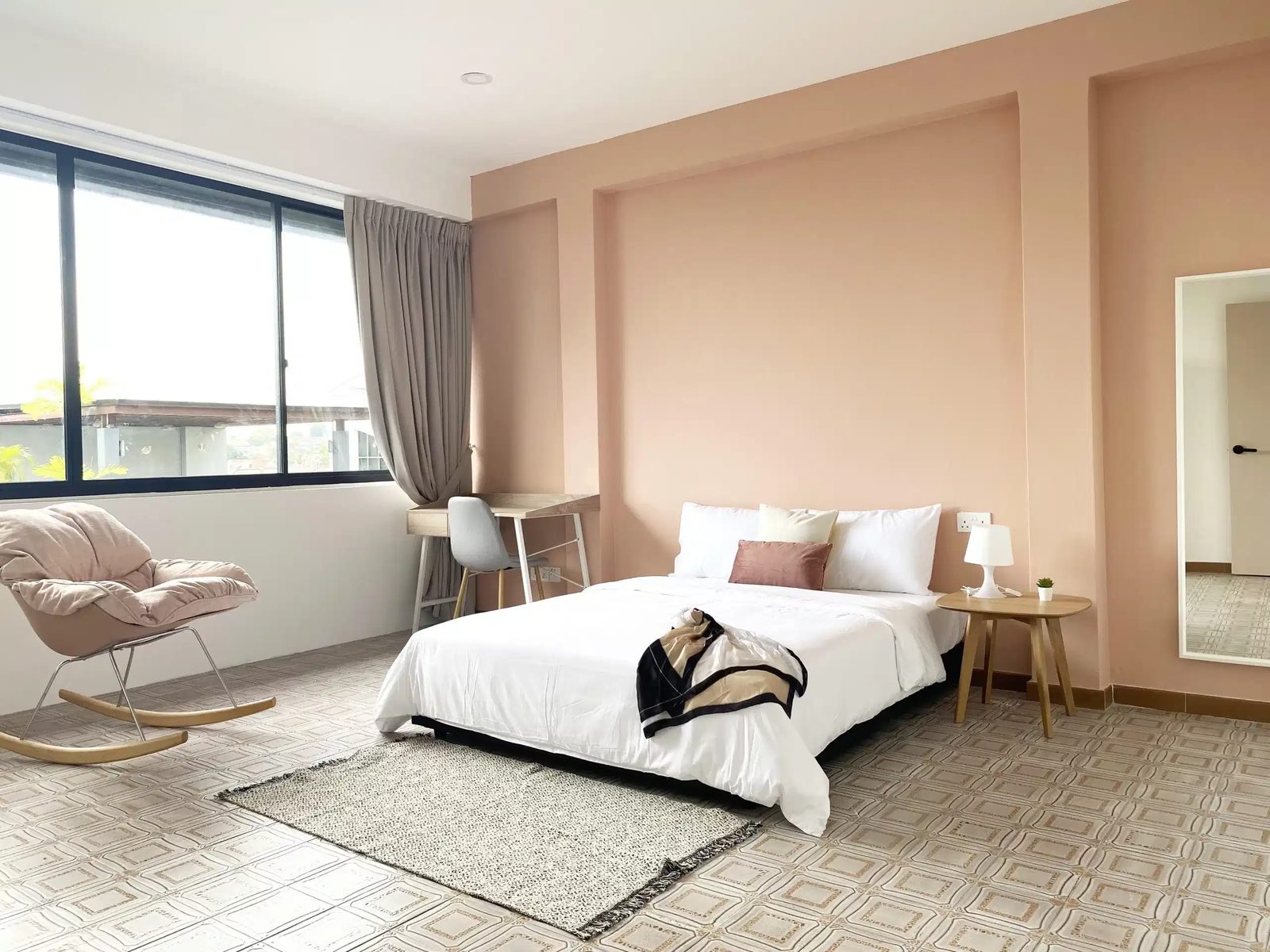 Room in a 5 Bedroom Apartment, 551C Bukit Timah Road