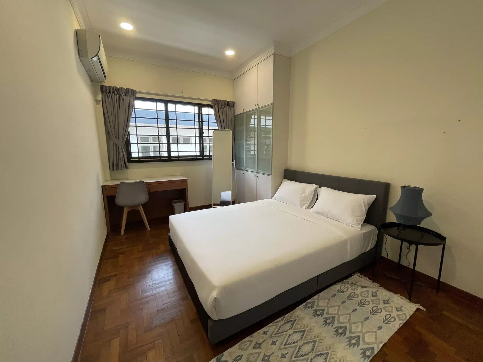 Room in a 3 Bedroom Apartment, 2 Kovan Rd