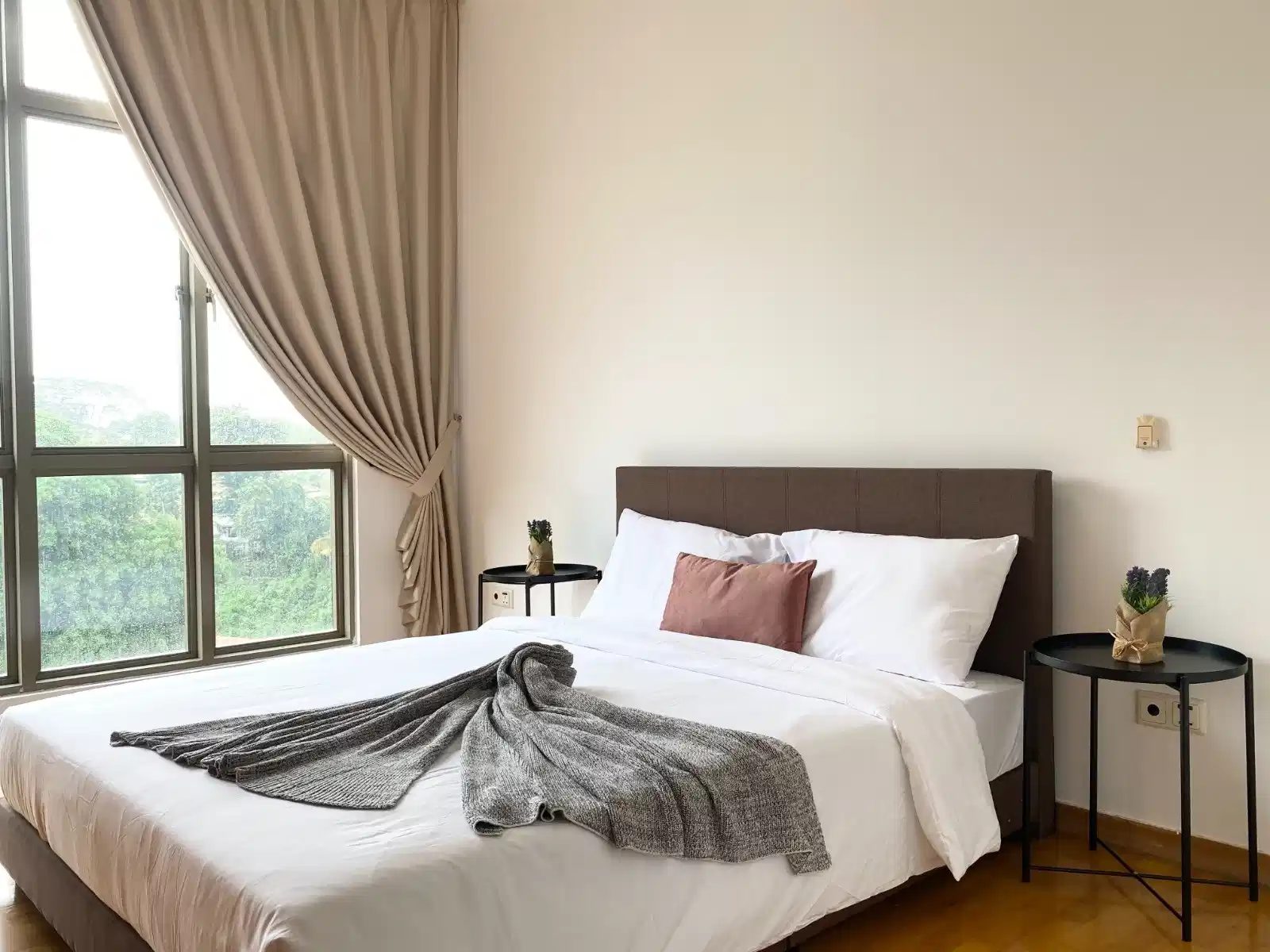 Room in a 3 Bedroom Apartment, 1003 Bukit Timah Road
