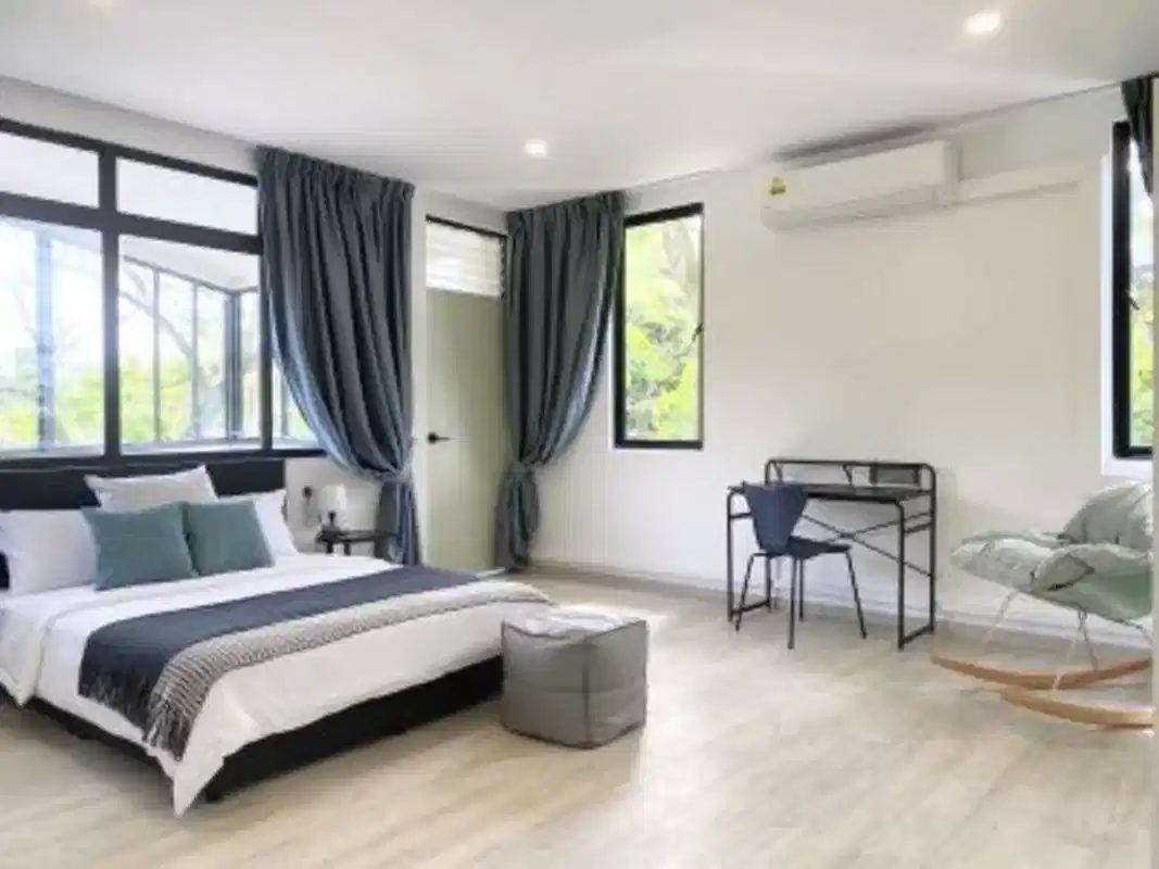 Room in a 6 Bedroom Apartment, 6B Duke's Road