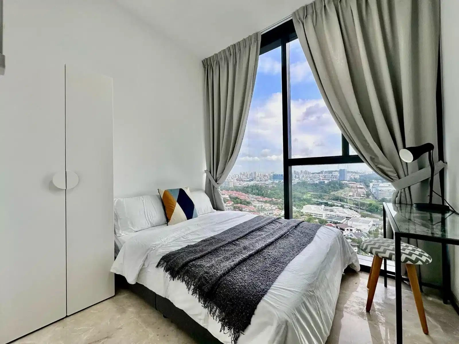 Room in a 4 Bedroom Apartment, 6A Jalan Lempeng Parc Clematis