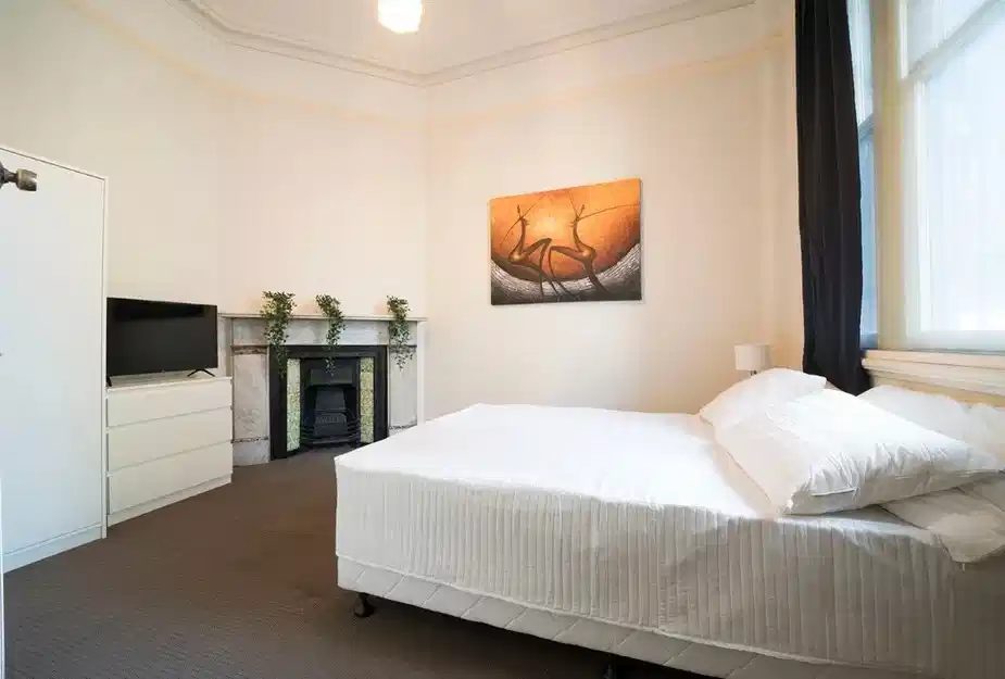Room in a 6 Bedroom Apartment, 127 Abercrombie, Chippendale