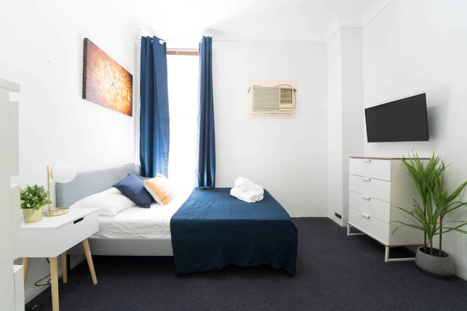 Room in a 6 Bedroom Apartment, 68 Campbell, Surry Hills