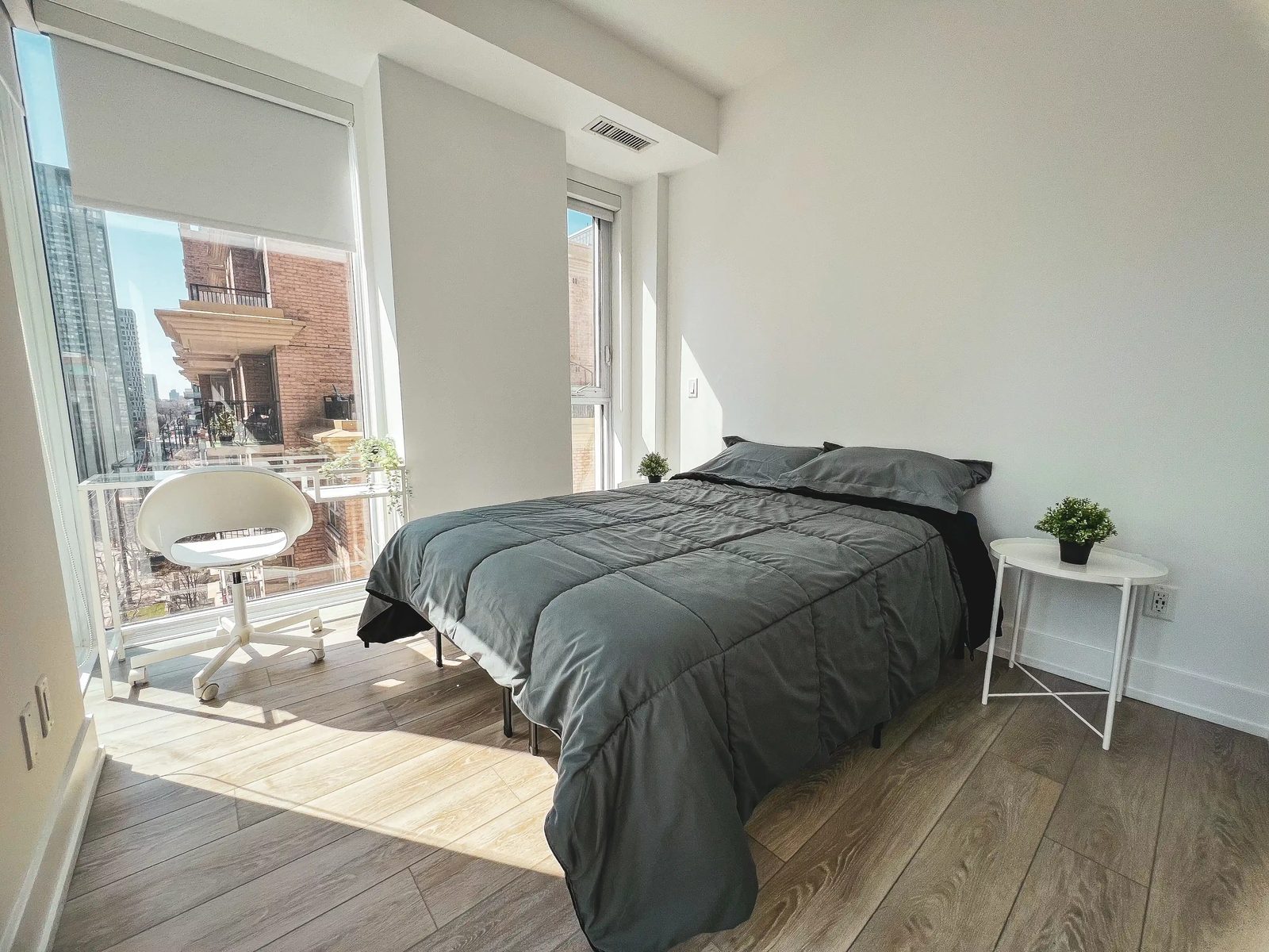 200 Redpath Ave
