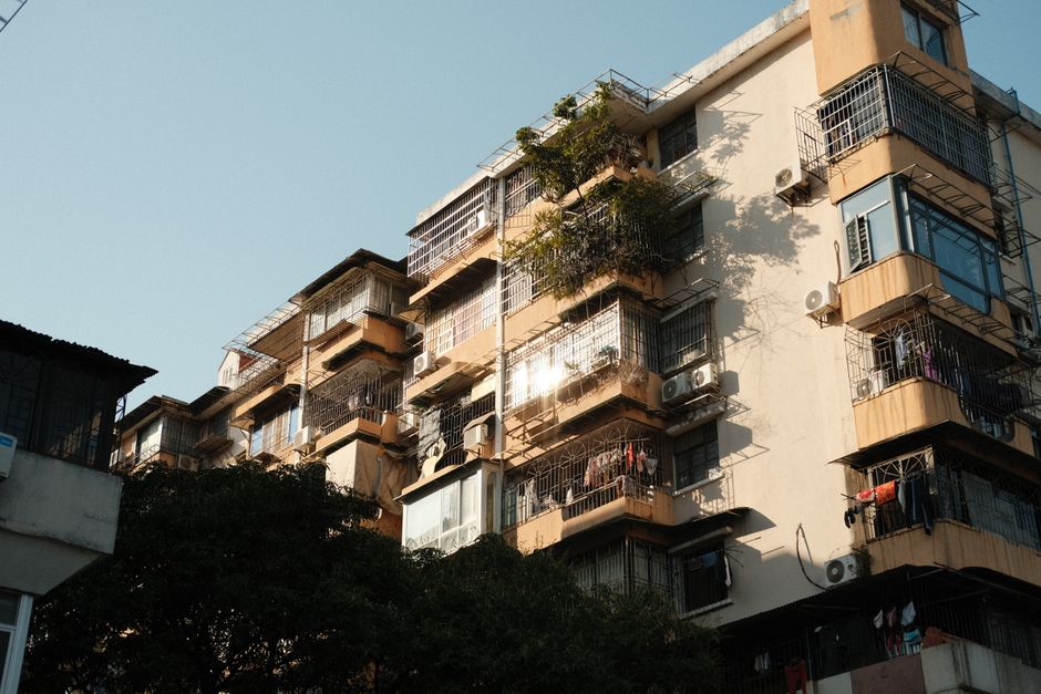 海外住宿决策中的交通成本考量：通勤时间与交通费用的月度预算分析